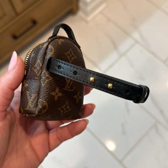 Mini LV wrist backpack purse - Picture 3 of 10